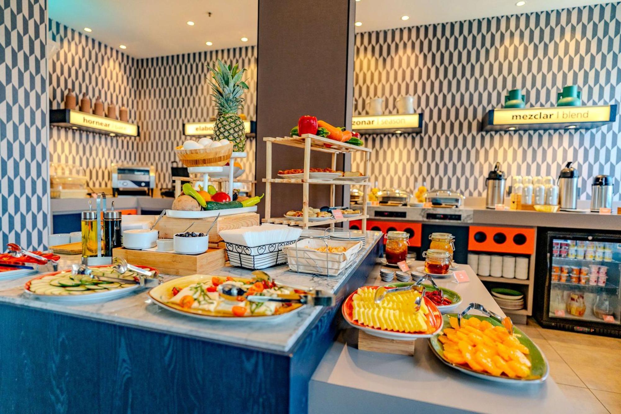 Hampton By Hilton Santiago Las Condes Exterior photo